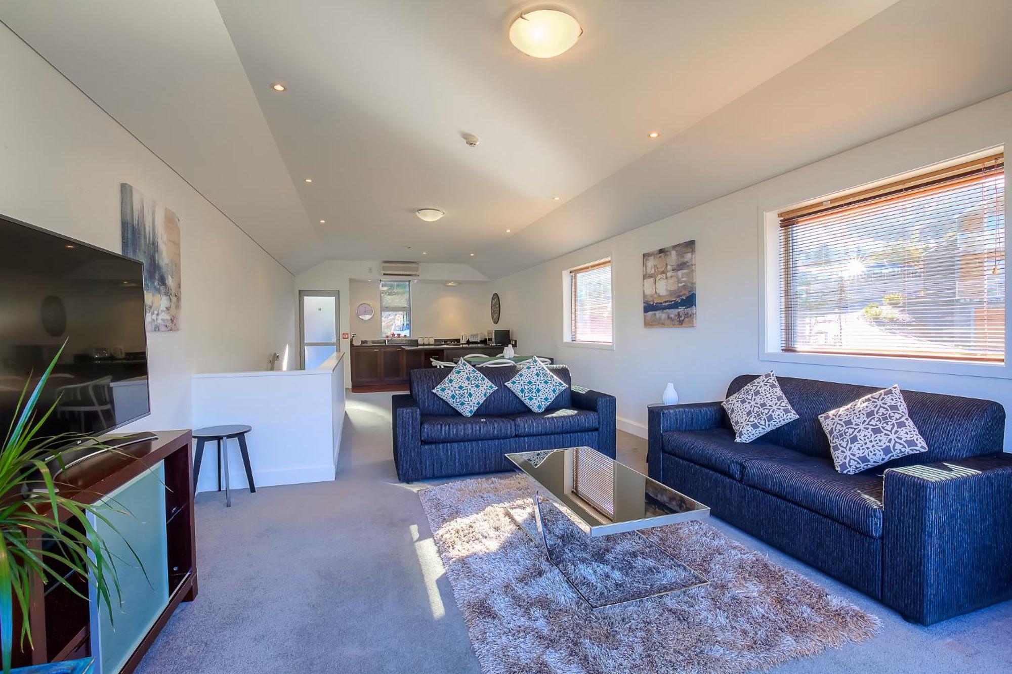Alpine Vista - Queenstown Holiday Home ภายนอก รูปภาพ