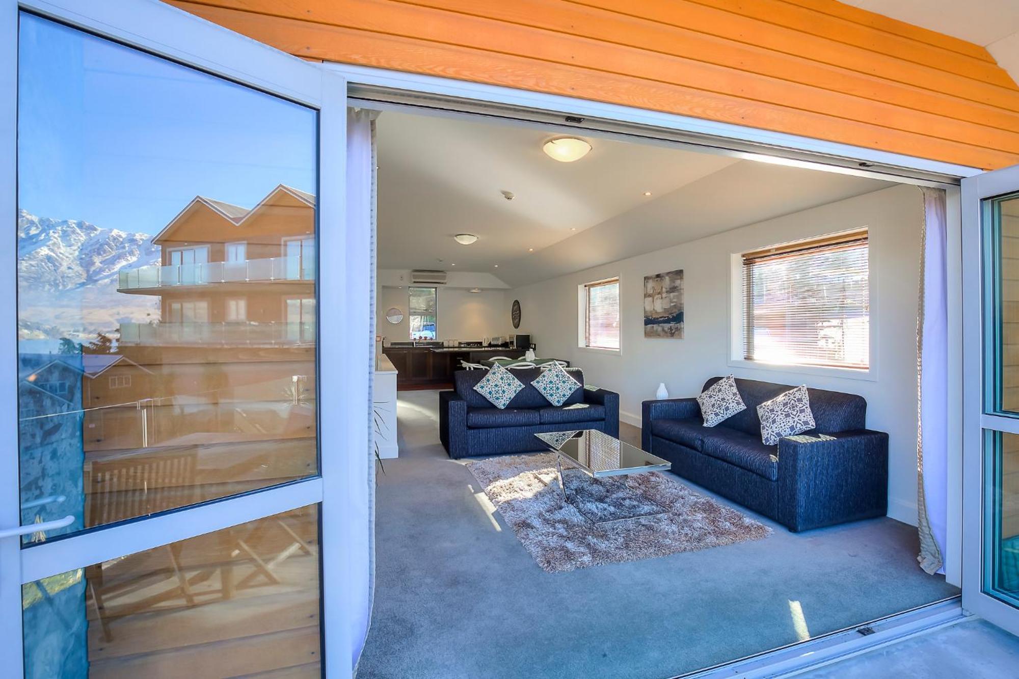 Alpine Vista - Queenstown Holiday Home ภายนอก รูปภาพ